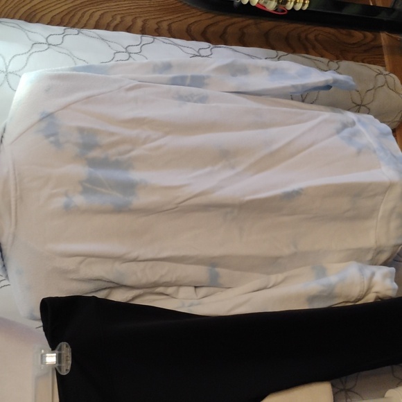 Victoria Secret Leggings & Top - Picture 7 of 9